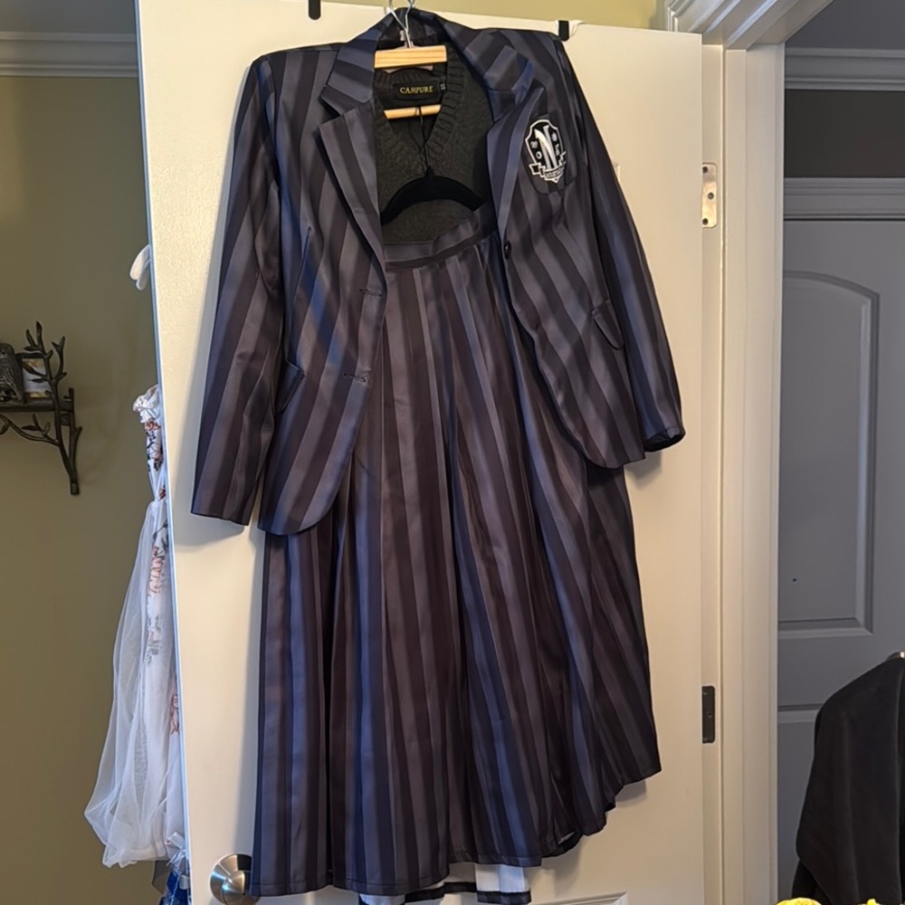 CAMPURE Women's XS HALLOWEEN COSTUME set from the series WEDNESDAY